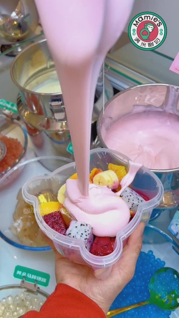 Stretchy Yogurt Bowls