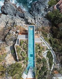 Dramatic Clifftop Retreats Image 3