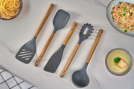Eco-Friendly Oak-Made Kitchen Utensils