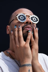 Men's Temporary Nails Image 1