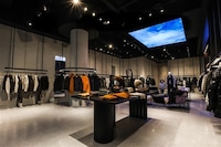 Canadian Outerwear Mall Debuts Image 1