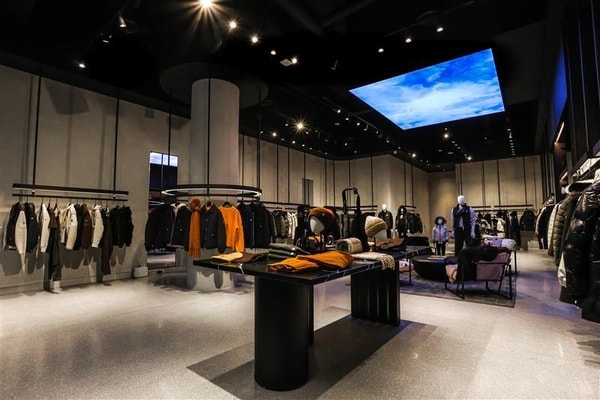 Canadian Outerwear Mall Debuts
