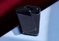 Minimalist Magnetized Smartphone Wallets