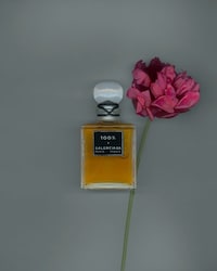 Boundary-Blurring Perfume Capsules Image 1