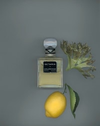 Boundary-Blurring Perfume Capsules Image 3