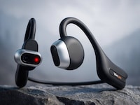 Hybrid Camera Headphones Image 1
