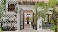 Vibrant Tropical Guesthouses Image 4