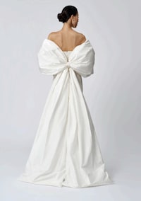 Powerful Modern Bridal Collections Image 4