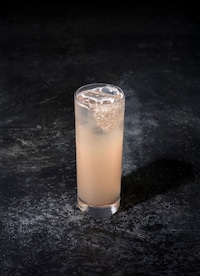 Late-Night Cocktail Experiences Image 1