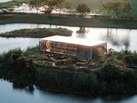 Lunar-Based Rotating Pavilions Image 2