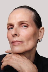 Buildable Cream Eye Shadows Image 8
