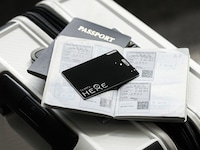 Hyper-Slim Card-Style Trackers Image 4