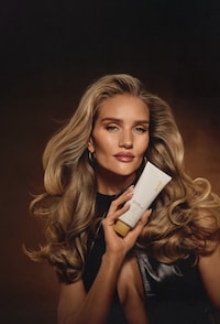 Lightweight Hair Styling Creams Image 2