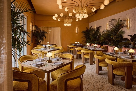 Golden-Hour Caf&eacute; Interiors