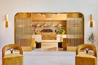 Golden-Hour Caf&eacute; Interiors Image 2