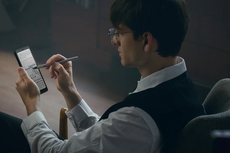 Smartphone-Sized 5G eReaders