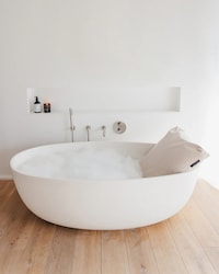 Comfort-Focused Back Bath Pillows Image 2