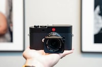 Rangefinder-Free Premium Cameras