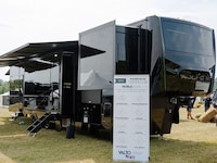 Oversized Expanding Camping Trailers Image 5