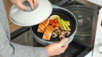 Oven-Like Microwave Cooking Containers Image 4
