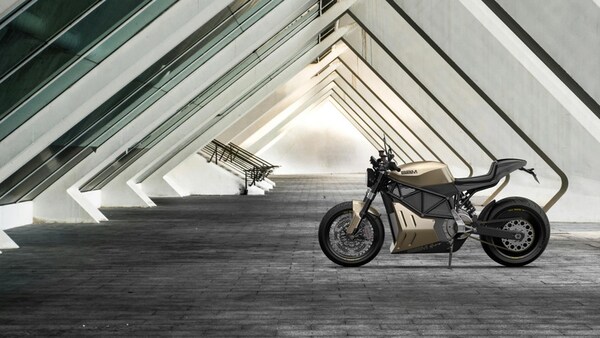 Modular Quick-Charge Electric Motorcycles