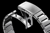Metallic All-Analog Timepieces Image 3