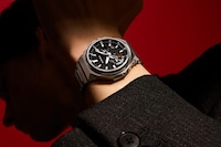 Metallic All-Analog Timepieces Image 5