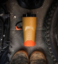 Minimalist Articulated Tumbler Designs Image 7