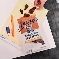 Mango-Forward Beef Jerky Snacks Image 3