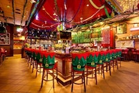 Garish Holiday Dining Experiences Image 2
