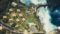 Organic Cliffside Retreats Image 3
