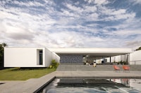 Pavilion-Style Art Homes Image 1