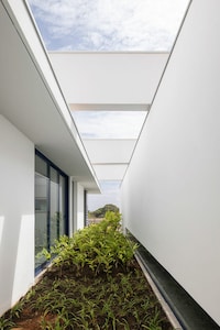Pavilion-Style Art Homes Image 3