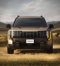 Opulent Elongated SUV Models Image 4