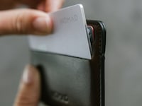 Ultra-Slim Wallet Trackers Image 2