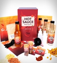 Customizable Hot Sauce Kits Image 2