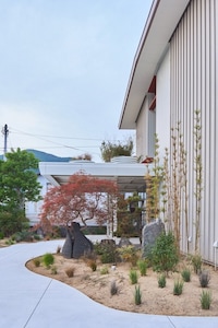 Valley-Inspired Offices Image 3