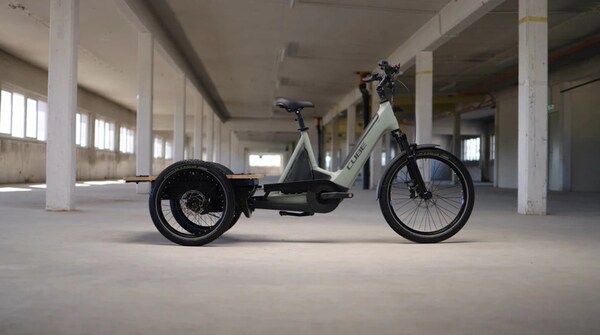 Tilting Cargo-Friendly eTrikes