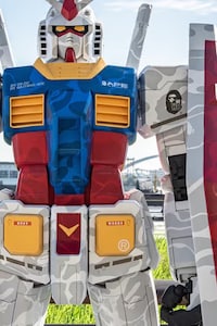 Streetwear Mecha Statues Image 2