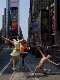 Mid-Street Metro Ballet Image 2