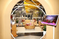 Festive Airport Pop-Ups Image 1
