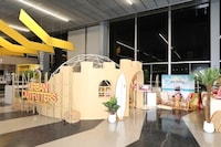 Festive Airport Pop-Ups Image 2