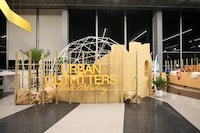 Festive Airport Pop-Ups Image 3