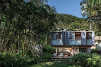 Coastal Timber Retreats Image 1