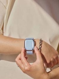 Temperature-Regulating Menopause Wearables Image 2