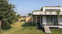 Moat-Edge Family Homes Image 2