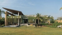 Moat-Edge Family Homes Image 4