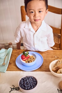 Coordinated Children-Focused Tableware Image 2