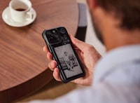 Connected Display Smartphone Cases Image 6