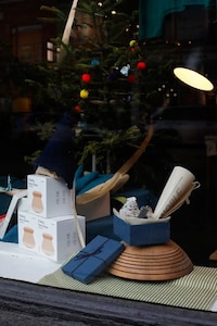 Curated Cashmere Pop-Ups Image 5